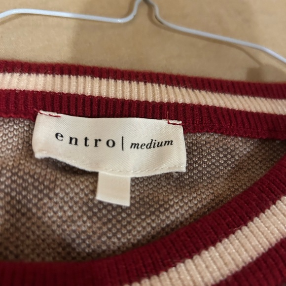 Leopard light sweater with Red Trim - Picture 3 of 3